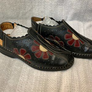 NEW Leather Sandals Size 8.5 U.S.
